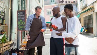 Franchise alimentaire en Afrique : pourquoi le commerce de proximité devient stratégique en 2026 ?